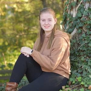 Meet your Posher, Alexis